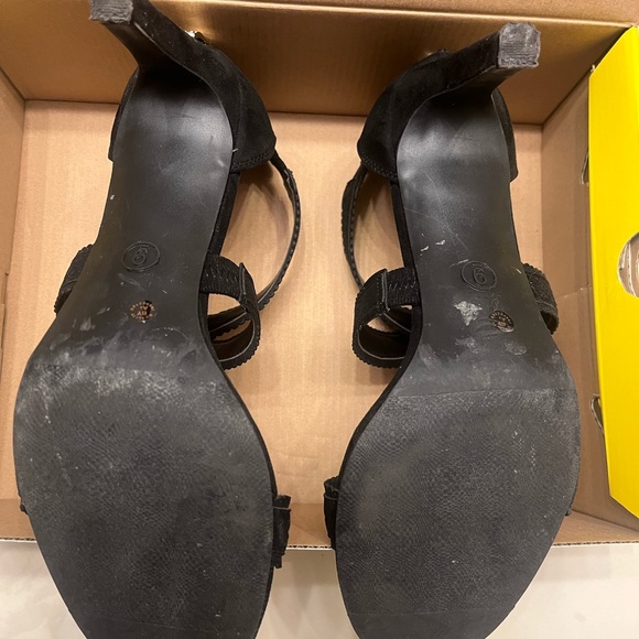 Women’s Heels - Picture 3 of 6
